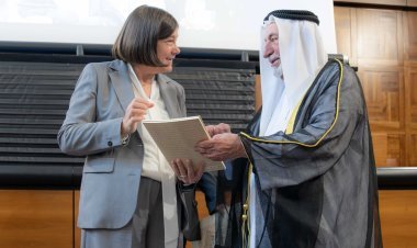 ഇറ്റലിയിലെ കാത്തലിക് യൂണിവേഴ്സിറ്റി ഓഫ് ദ് സേക്രഡ് ഹാർട്ടിന്‌ 1624ലെ അപൂർവ  ചരിത്രരേഖ സമ്മാനിച്ച്   ഷെയ്ഖ് ഡോ. സുൽത്താൻ